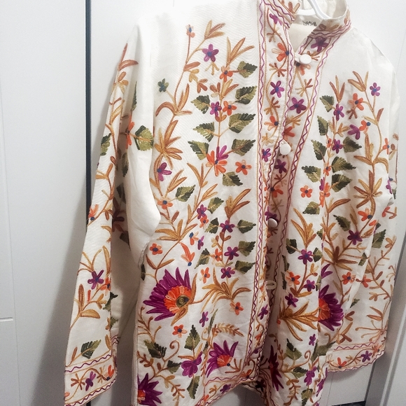 embroided coat - Picture 6 of 8